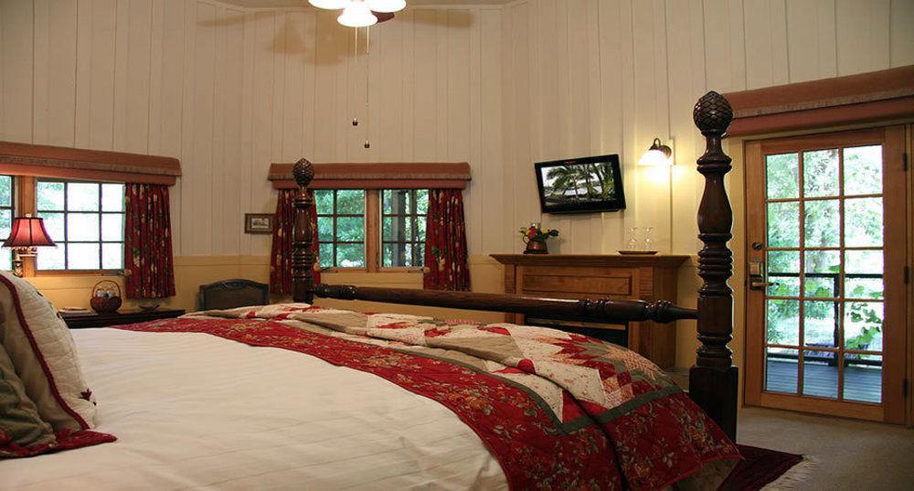 Old Crocker Inn Кловердейл Экстерьер фото